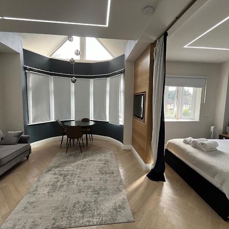 London Studios And Suites Харроу Экстерьер фото