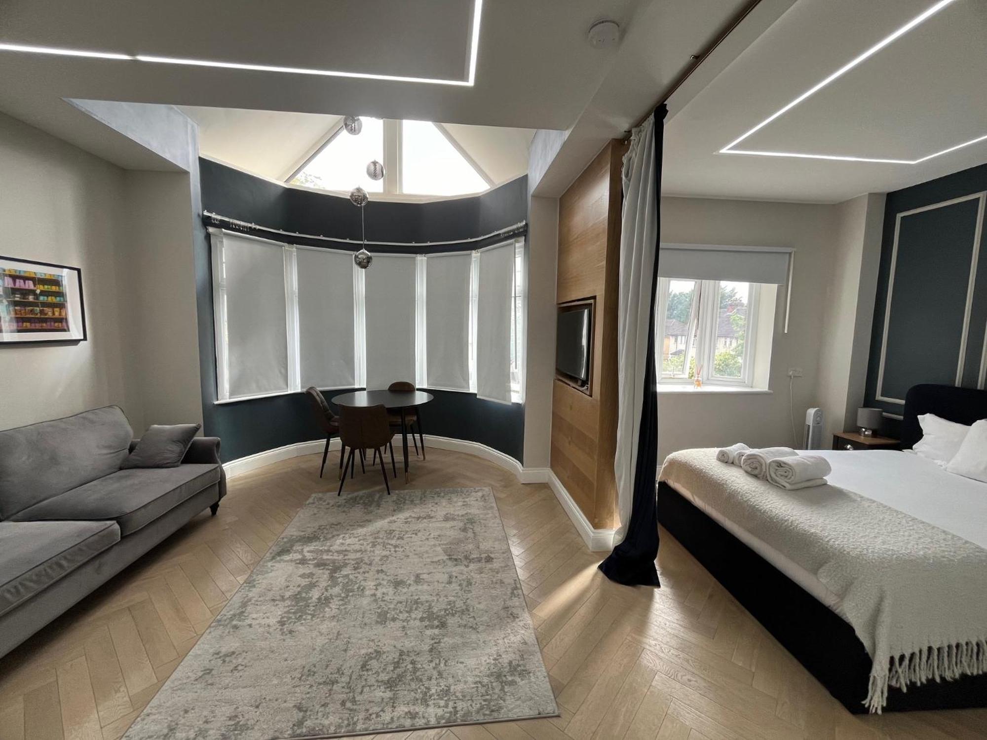 London Studios And Suites Харроу Экстерьер фото