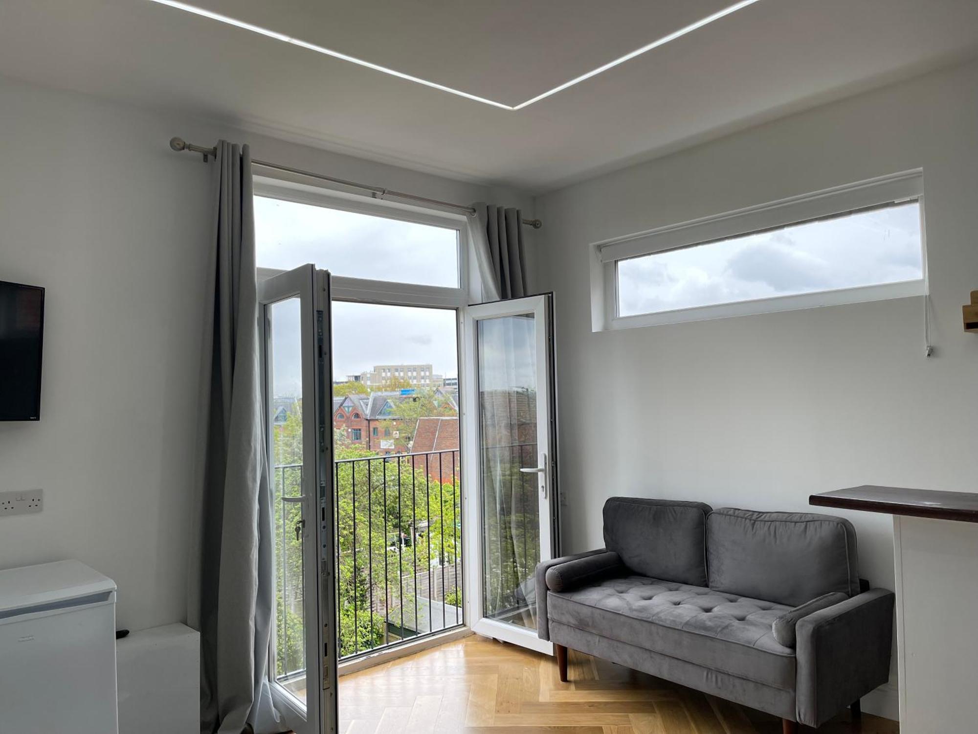 London Studios And Suites Харроу Экстерьер фото