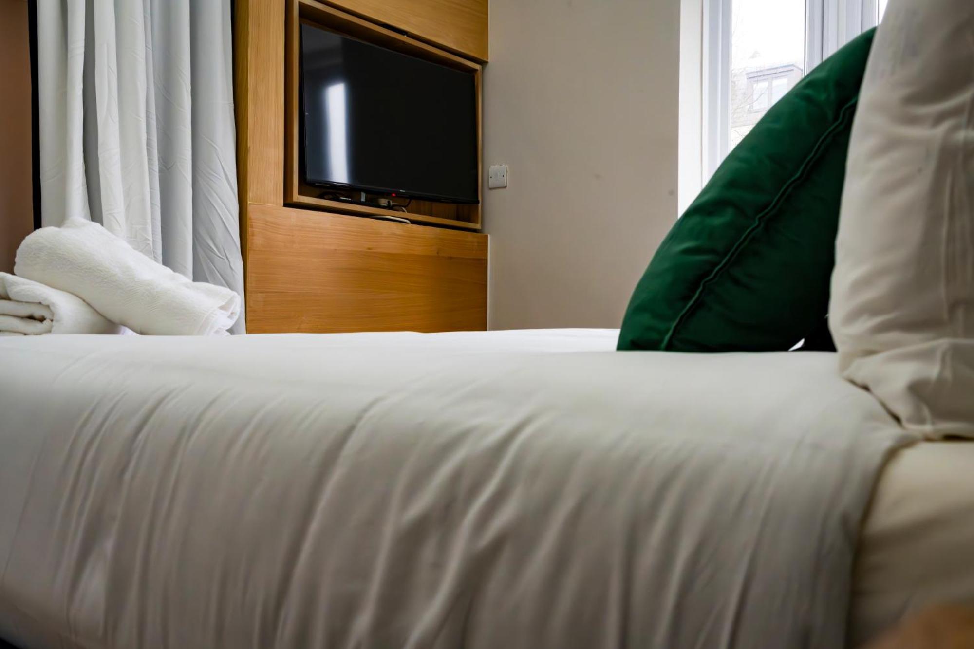 London Studios And Suites Харроу Экстерьер фото