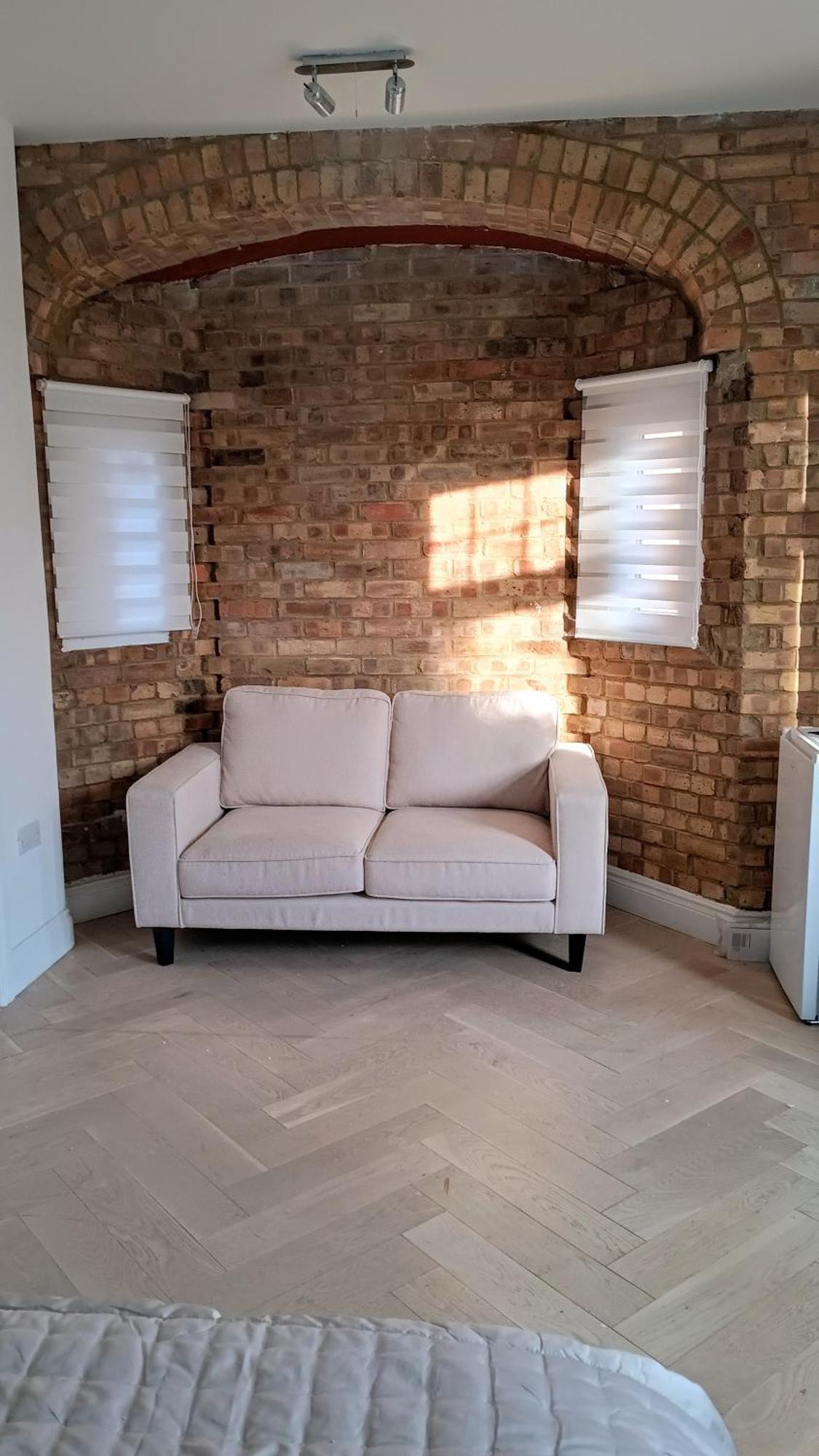 London Studios And Suites Харроу Экстерьер фото