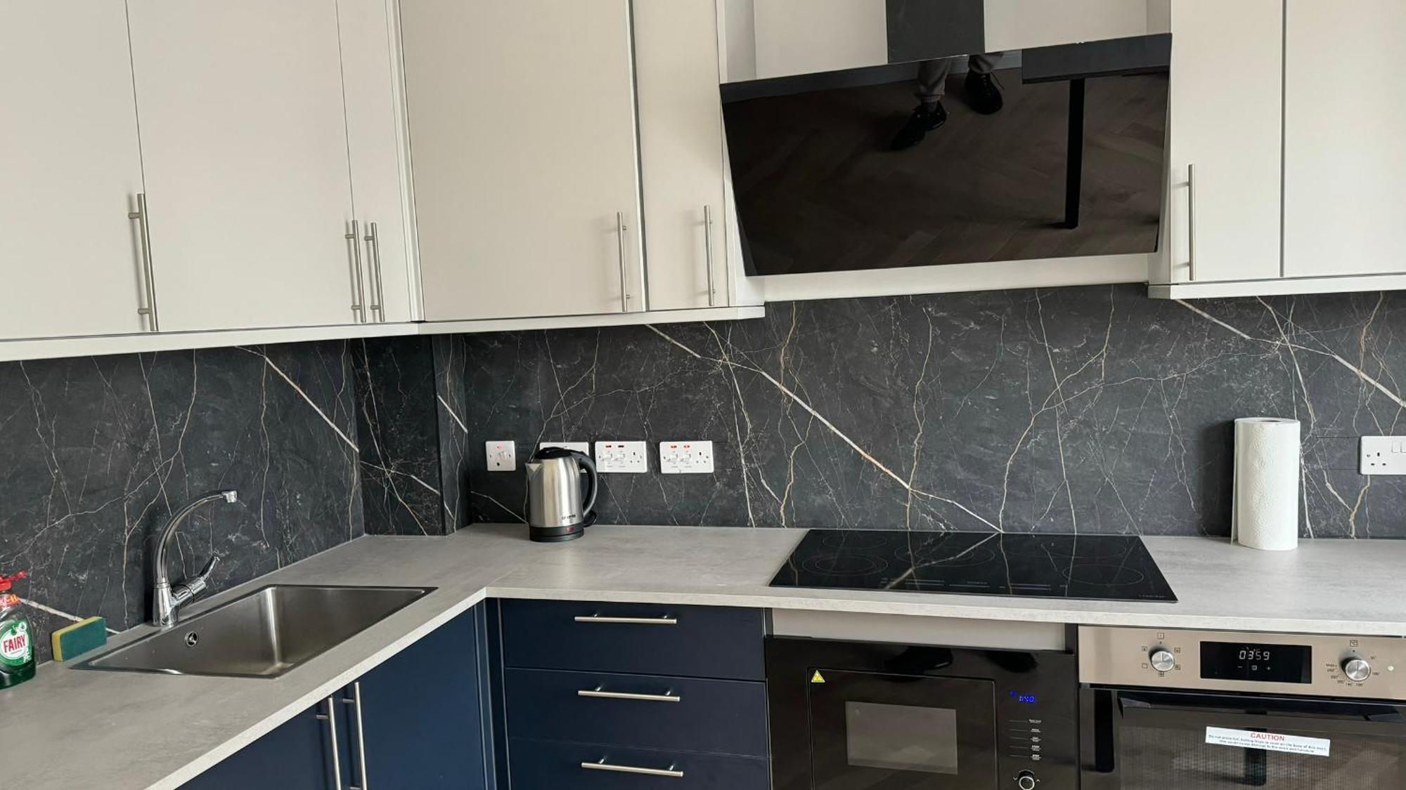 London Studios And Suites Харроу Экстерьер фото