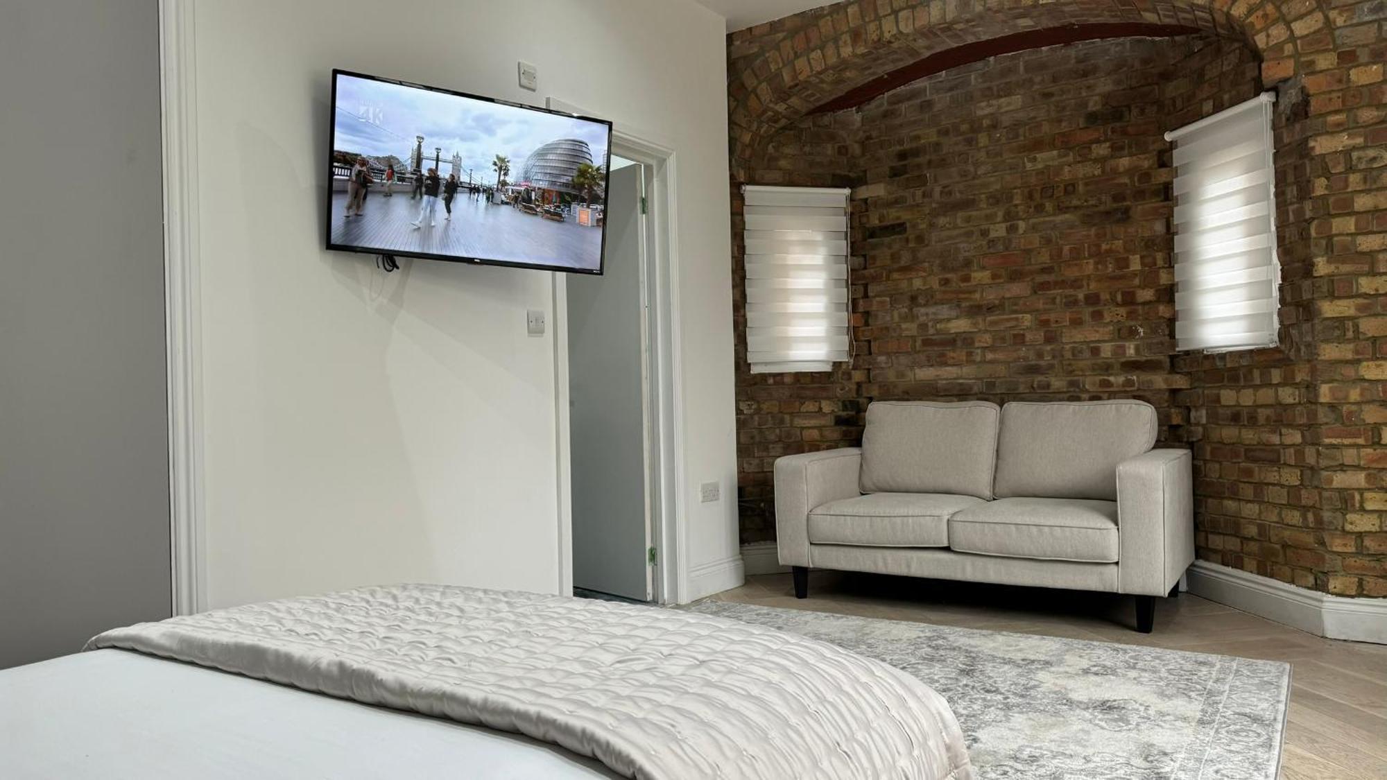London Studios And Suites Харроу Экстерьер фото