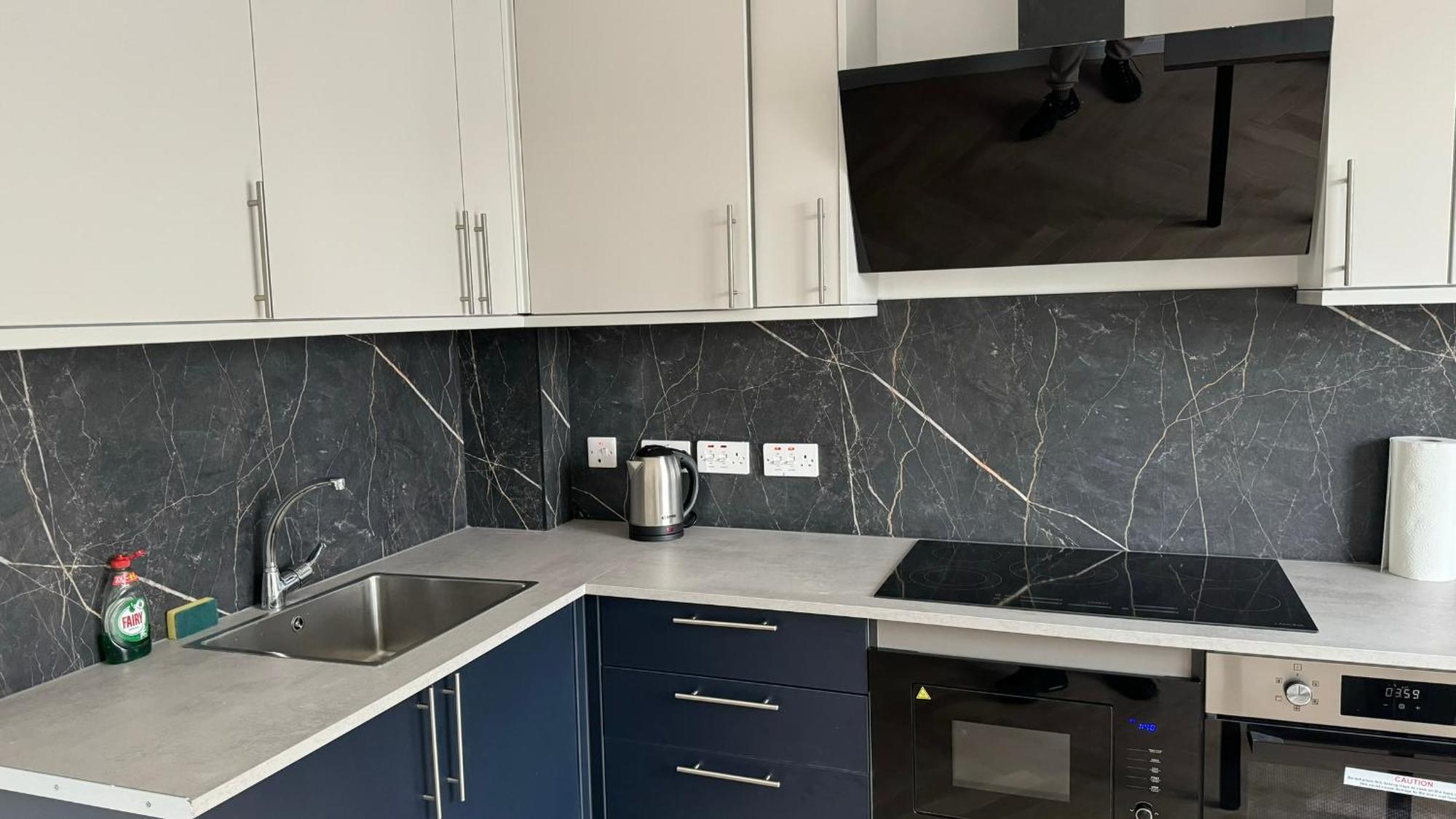 London Studios And Suites Харроу Экстерьер фото