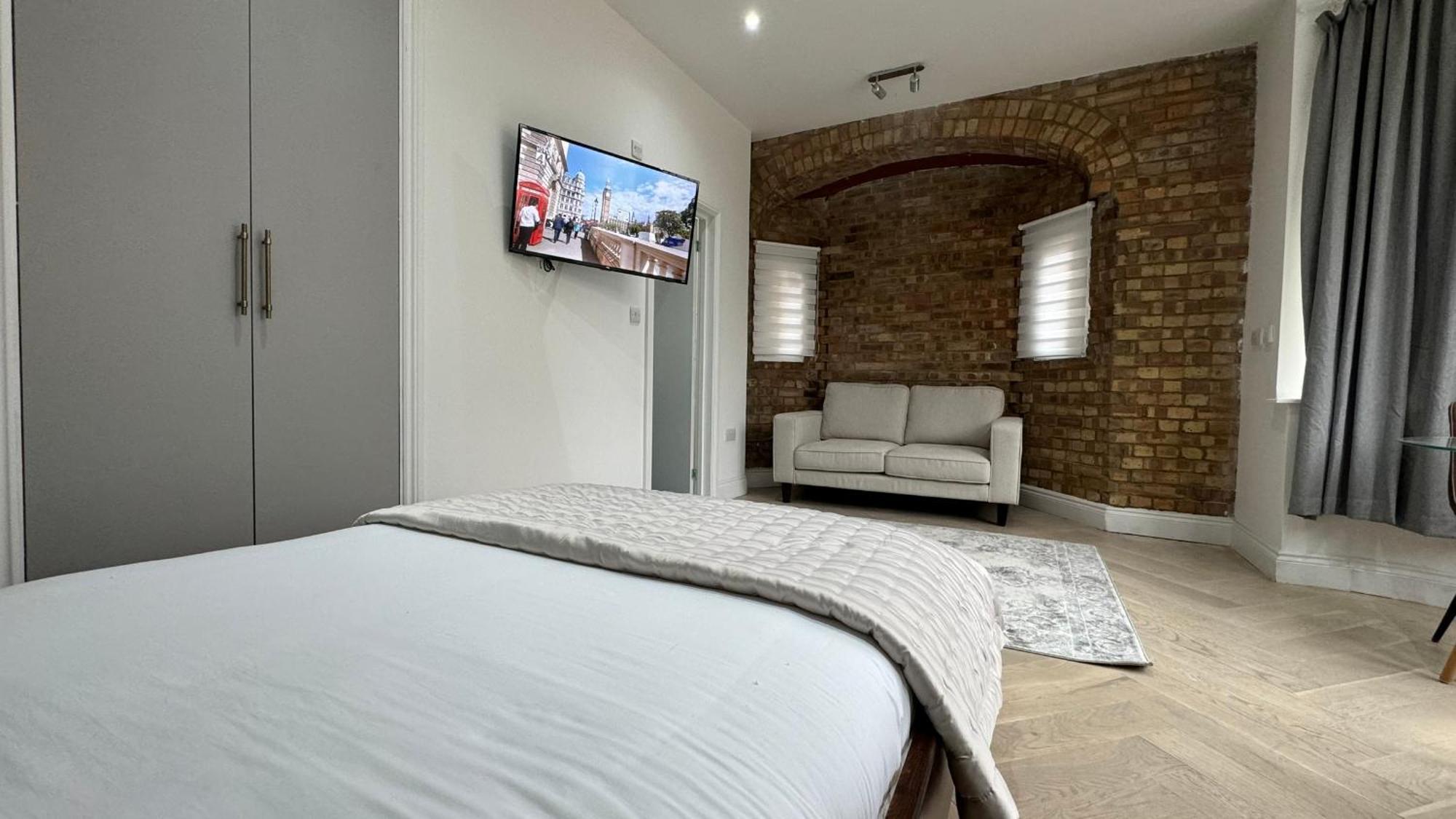 London Studios And Suites Харроу Экстерьер фото