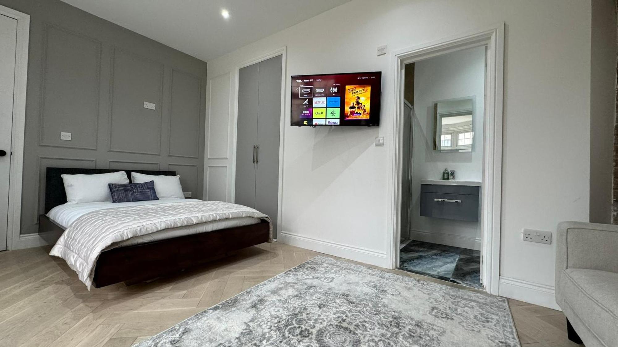London Studios And Suites Харроу Экстерьер фото