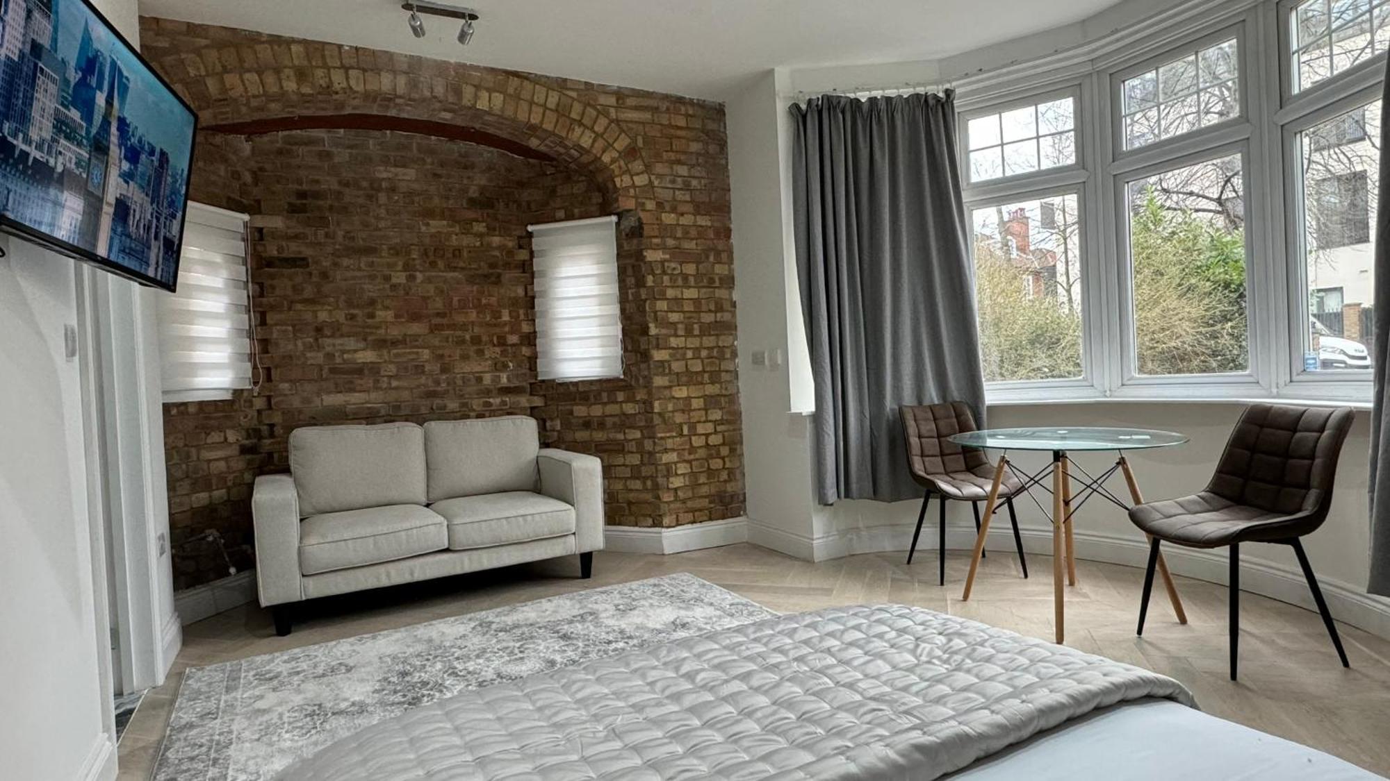 London Studios And Suites Харроу Экстерьер фото