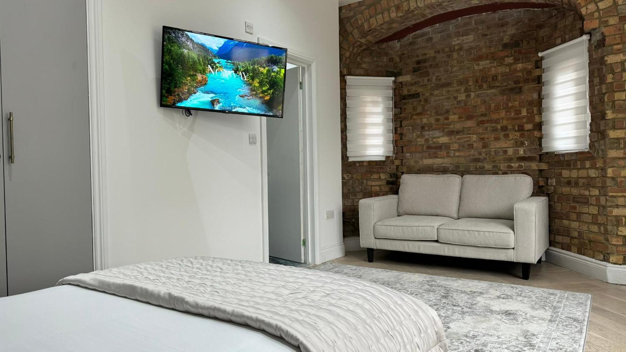 London Studios And Suites Харроу Экстерьер фото