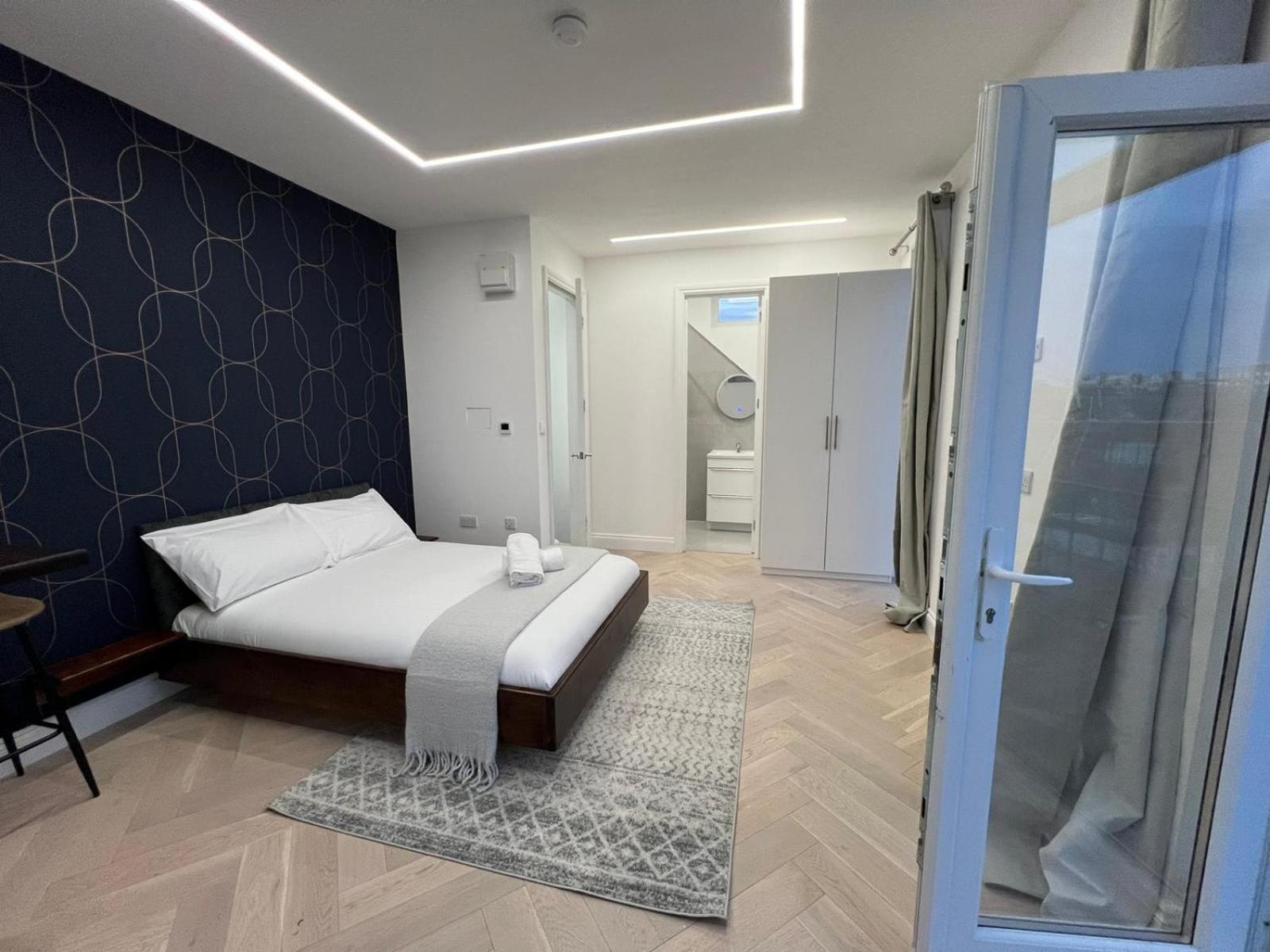 London Studios And Suites Харроу Экстерьер фото