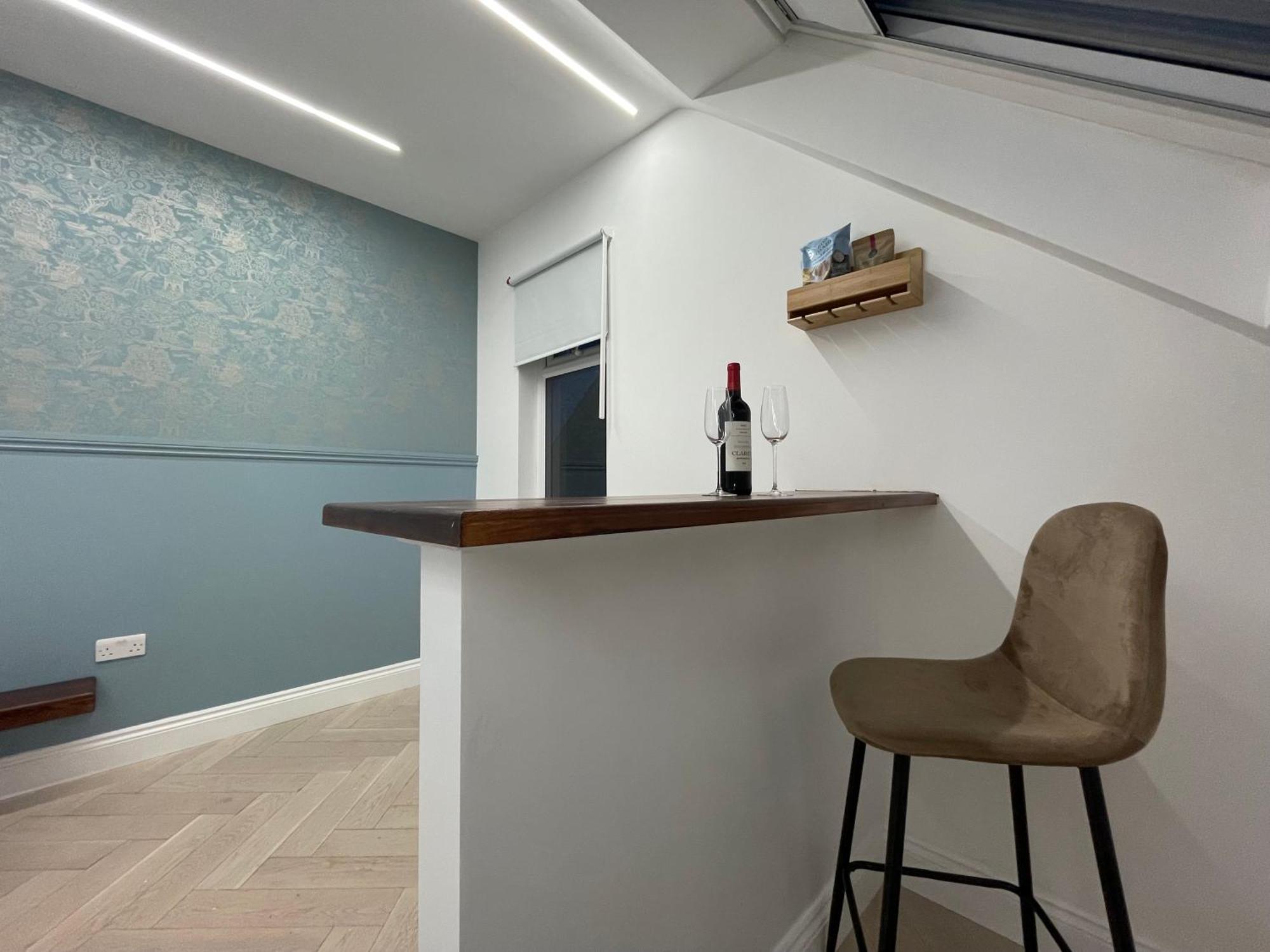 London Studios And Suites Харроу Экстерьер фото