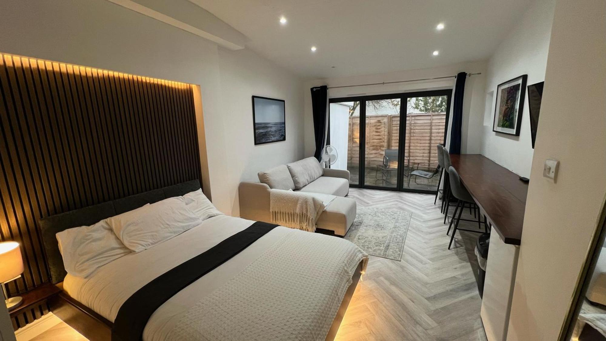 London Studios And Suites Харроу Экстерьер фото