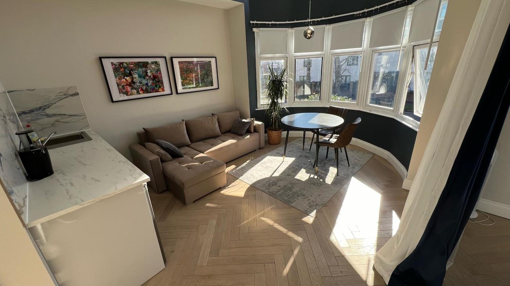 London Studios And Suites Харроу Экстерьер фото