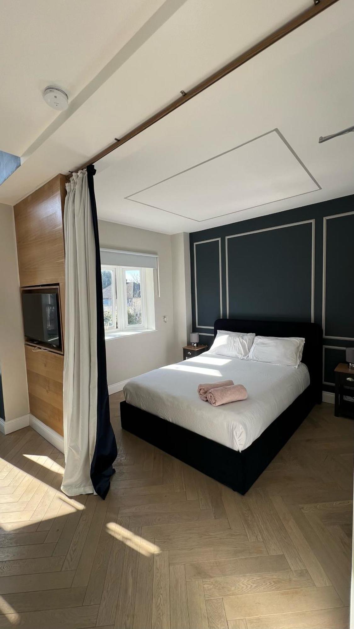 London Studios And Suites Харроу Экстерьер фото